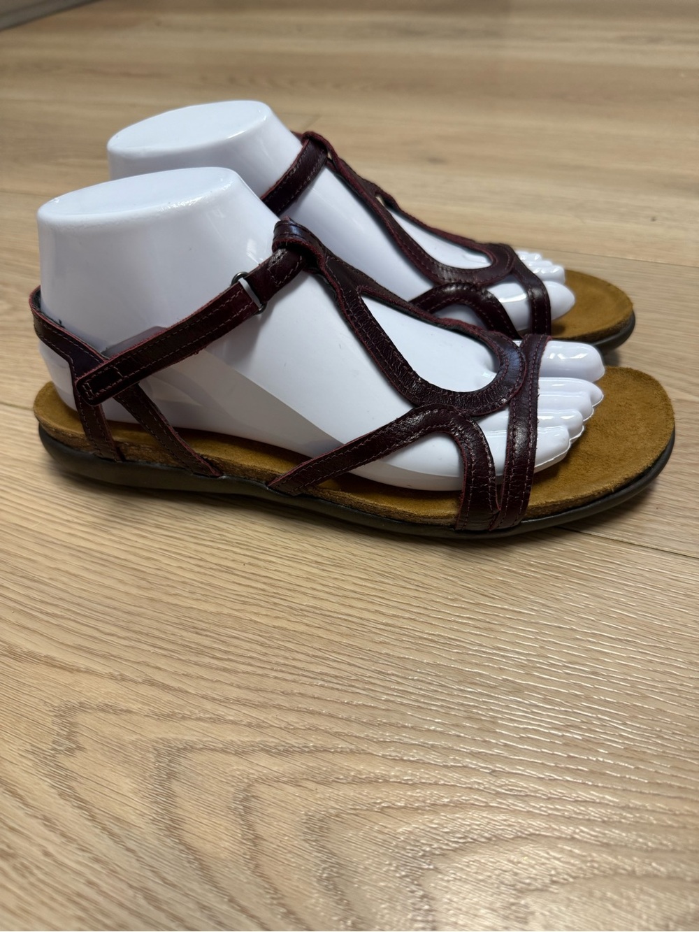 Naot Dorith Gladiator Sandals Womens Burgundy Leather Strappy Casual Shoes 8 (39
